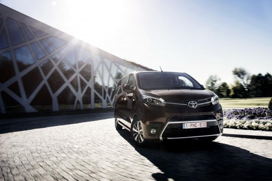  Toyota ProAce Verso 2016 года  (фото 16 из 31)